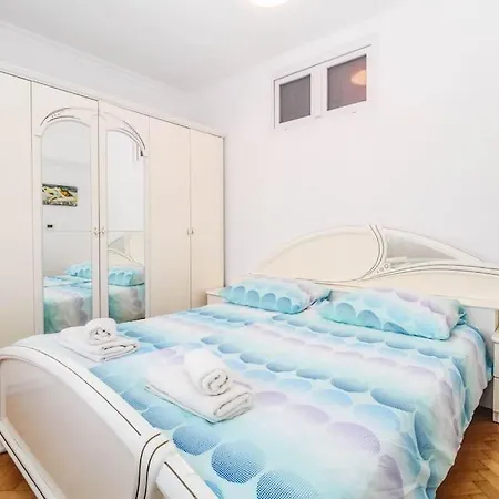 Veronika Apartment *