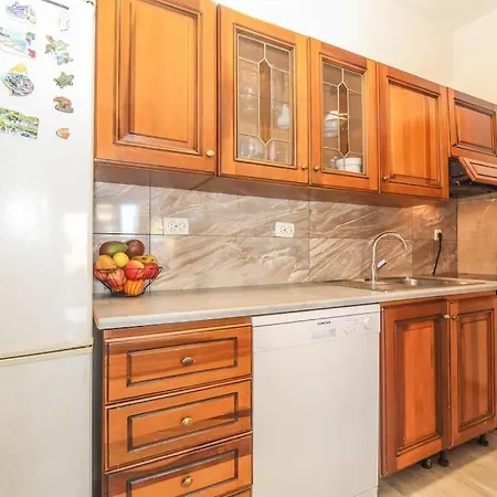 Veronika Apartment *