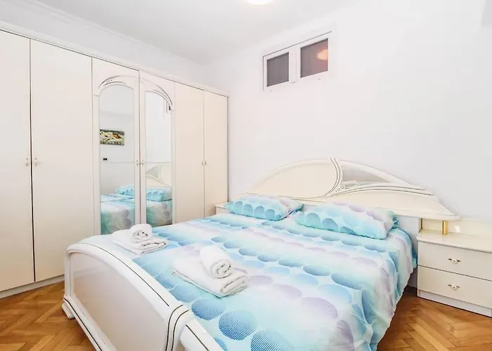 Veronika Apartment *